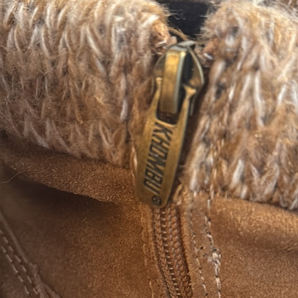 Khombu Cozy Tan Ankle Boots - Picture 8 of 8
